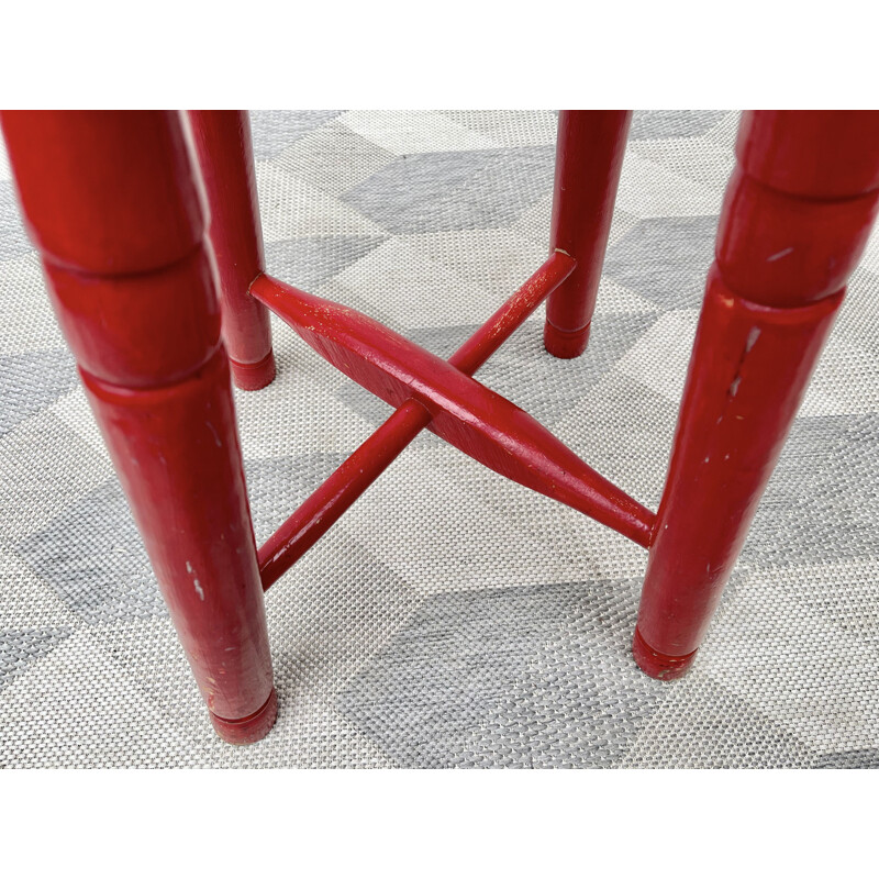 Tabouret vintage rouge en bois