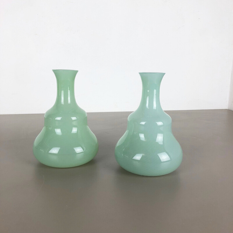 Paire de vases vintage en verre opalin de Murano de Gino Cenedese 1960