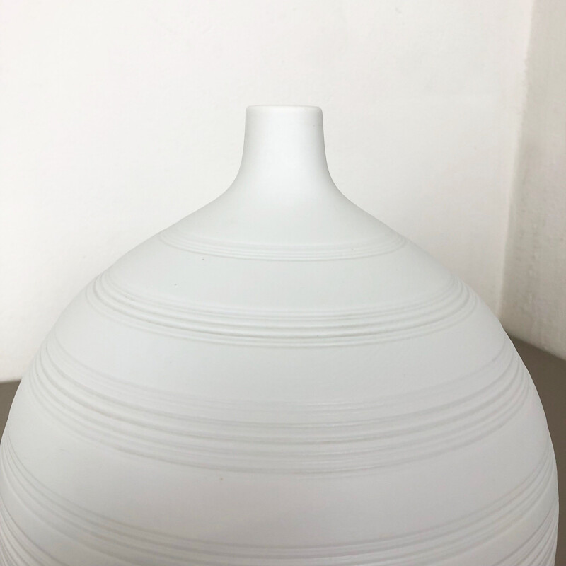 Vase vintage OP Art Biscuit Porcelaine de Hans Achtziger pour Hutschenreuther 1970