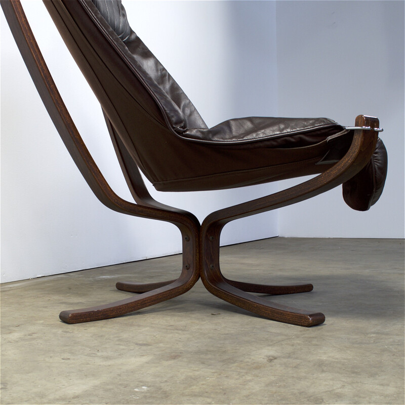 Fauteuil "Falcon Sling" Vatne Mobler en palissandre et cuir, Sigurd RESSELL - 1970