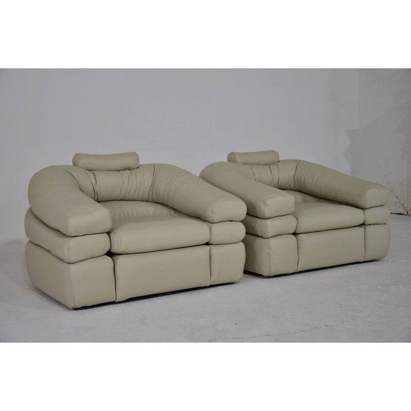 Pair of vintage Ivory Leather Modern Straccio Lounge Chairs by Zanotta Italy 1968s