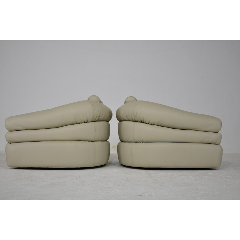 Pair of vintage Ivory Leather Modern Straccio Lounge Chairs by Zanotta Italy 1968s