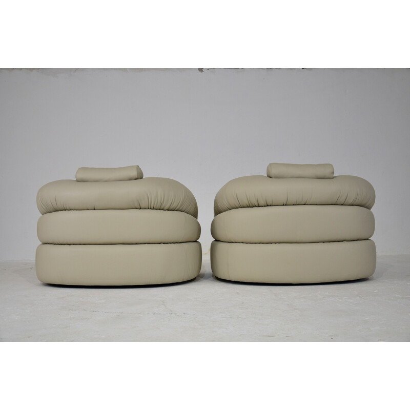 Pair of vintage Ivory Leather Modern Straccio Lounge Chairs by Zanotta Italy 1968s