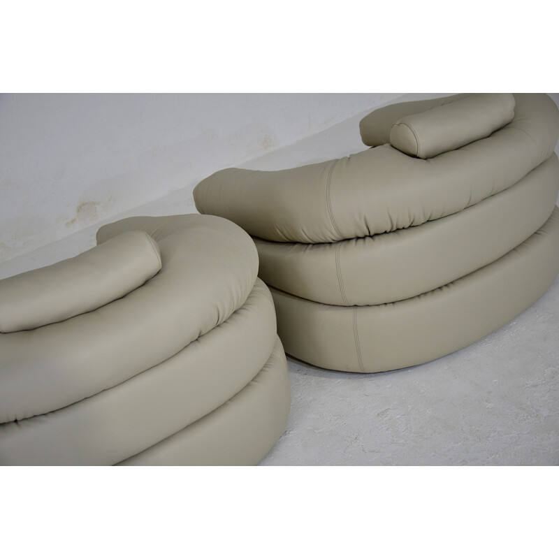 Paar moderne vintage Straccio lounge stoelen in ivoor leer van Zanotta Italië 1968