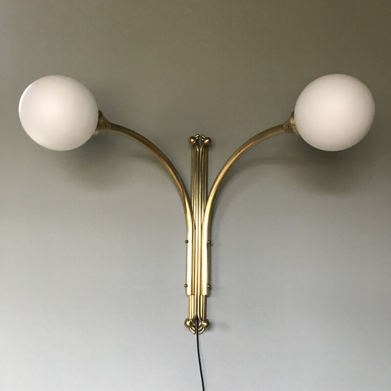 Vintage Art Deco messing wandlamp met glazen bollen