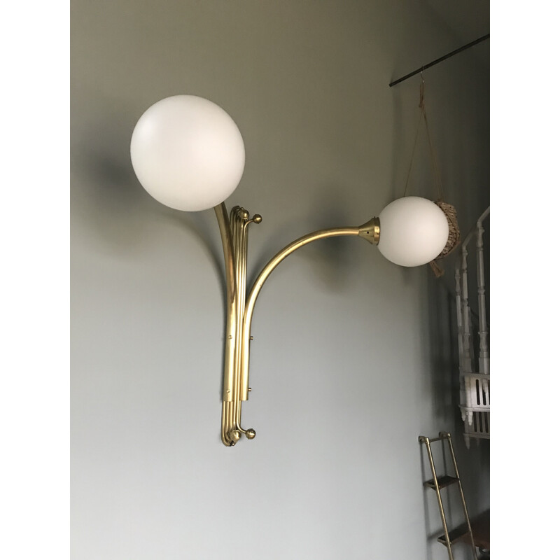 Lampada da parete vintage in ottone Art Déco con globi di vetro