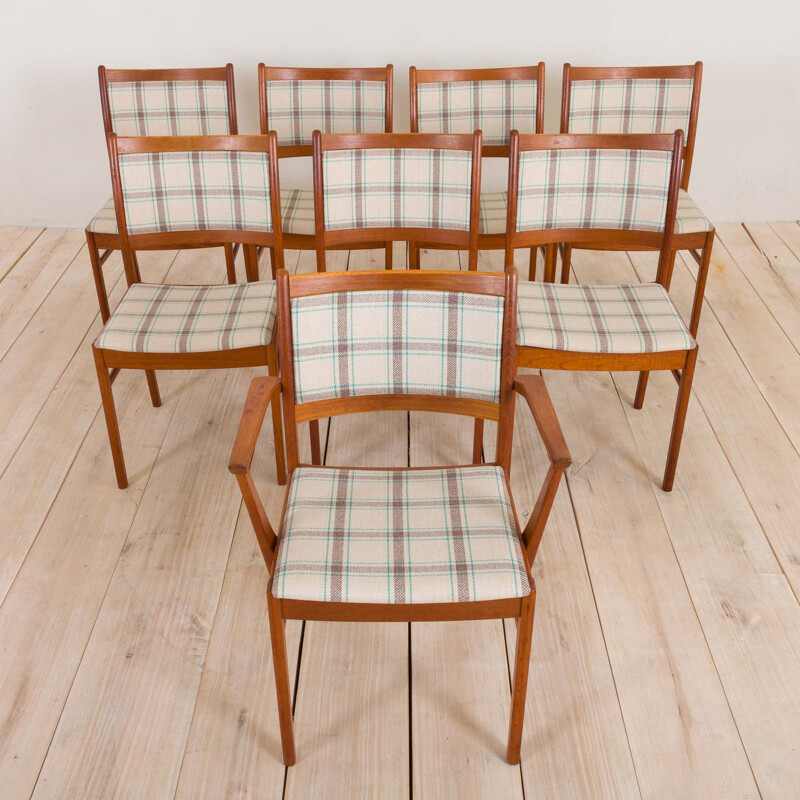 Set of 8 vintage teak chairs vJohannes Andersen Danish 1960s