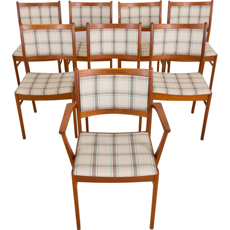 Set of 8 vintage teak chairs vJohannes Andersen Danish 1960s