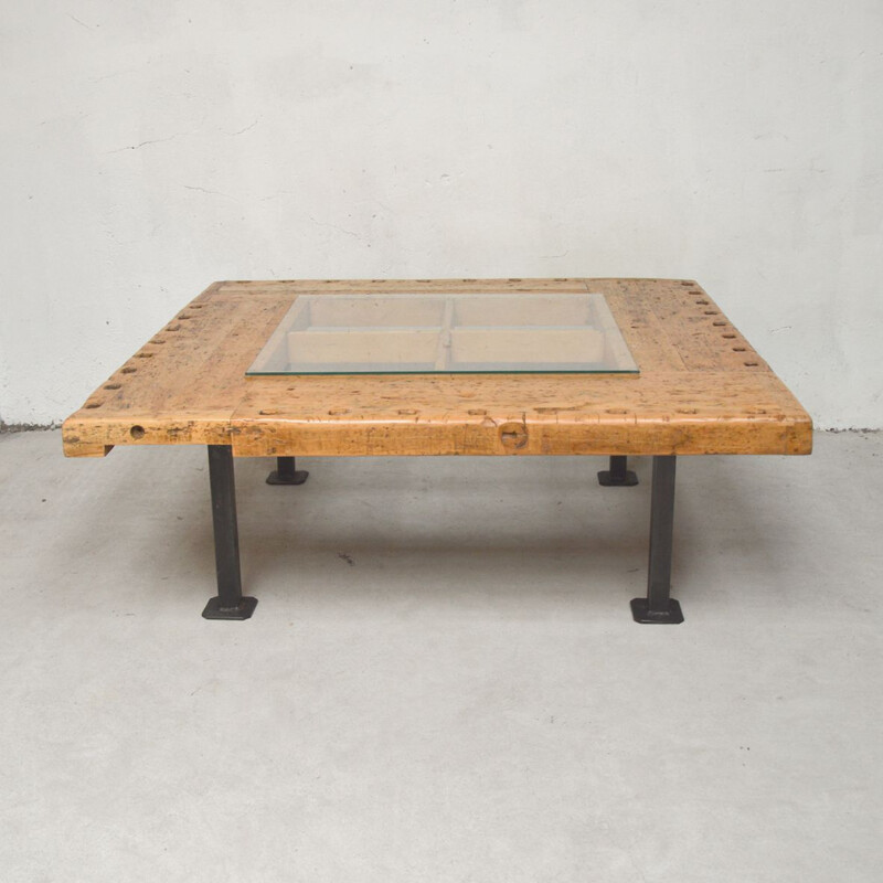 Mesa de centro vintage de madera maciza y acero negro