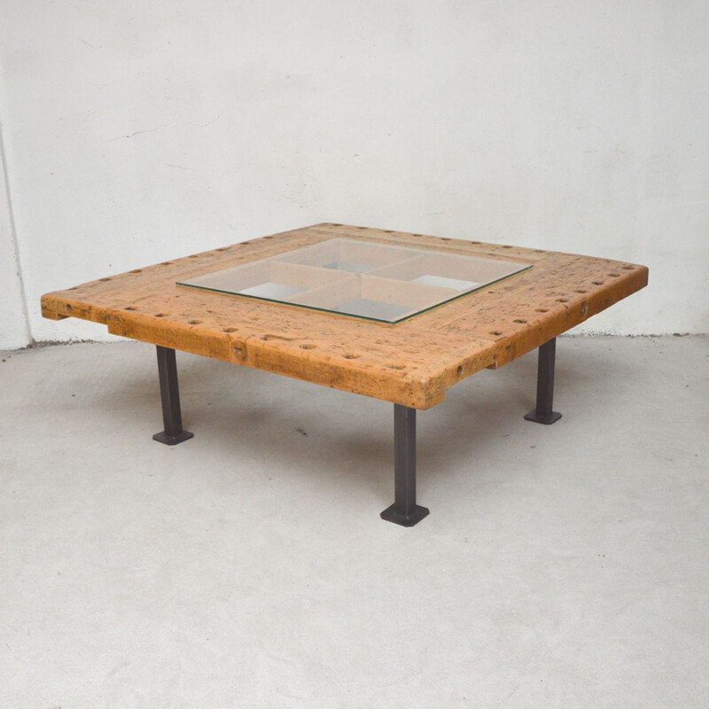 Mesa de centro vintage de madera maciza y acero negro