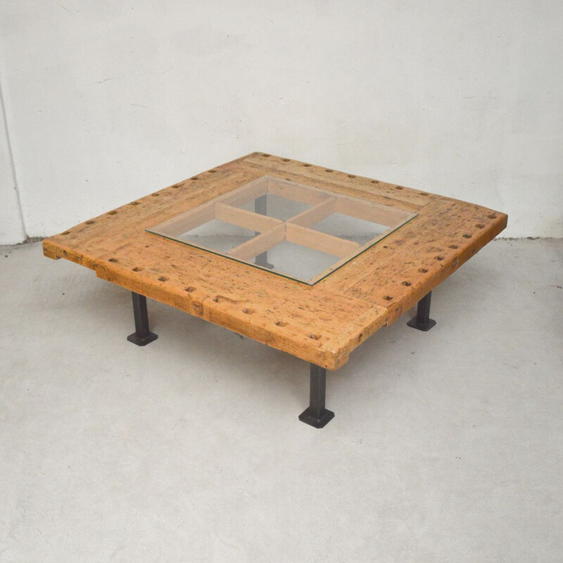 Vintage coffee table in solid wood and black steel