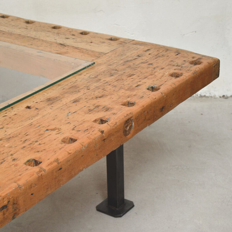 Tavolino vintage in legno massiccio e acciaio nero
