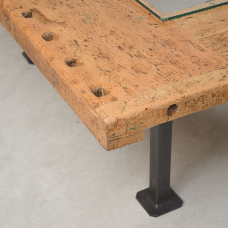 Tavolino vintage in legno massiccio e acciaio nero
