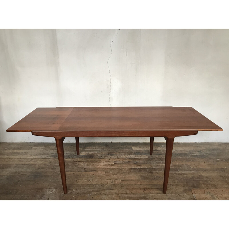 Table vintage en teck pieds fuseaux scandinave 1950