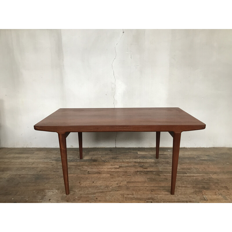 Table vintage en teck pieds fuseaux scandinave 1950