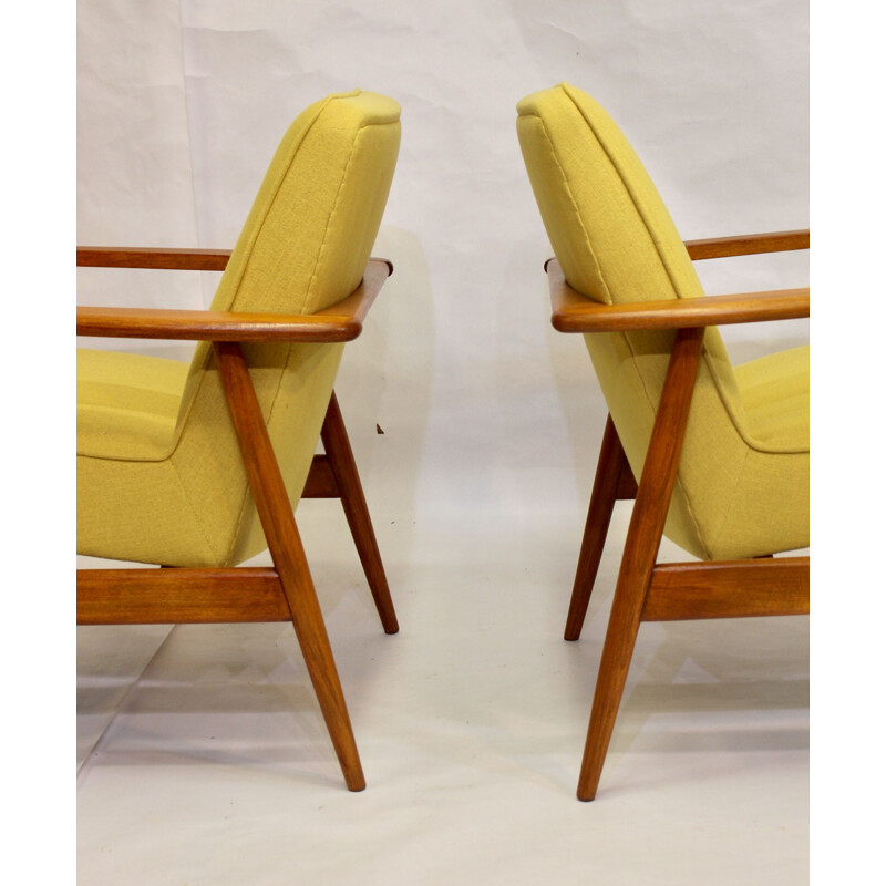 Paire de fauteuils vintage en tissu jaune par M. Zieliński 1960