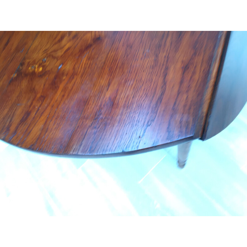 Vintage round table with solid oak flaps 