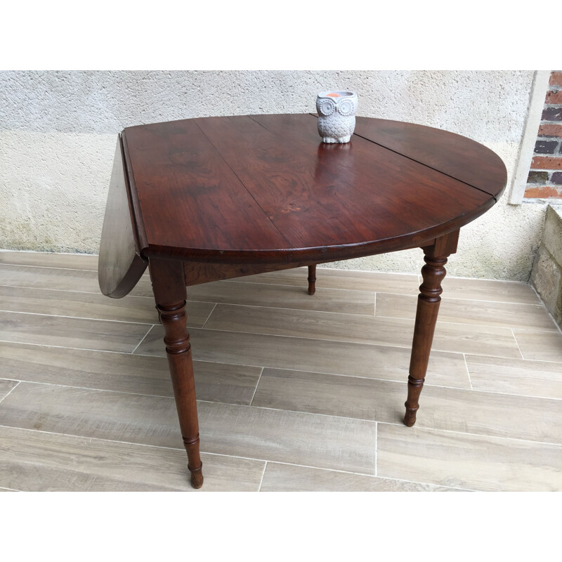 Vintage round table with solid oak flaps 