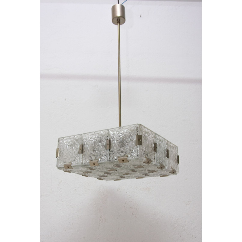 Lámpara de suspensión vintage de cristal y acero cromado de Kamenický Šenov, Checoslovaquia 1970
