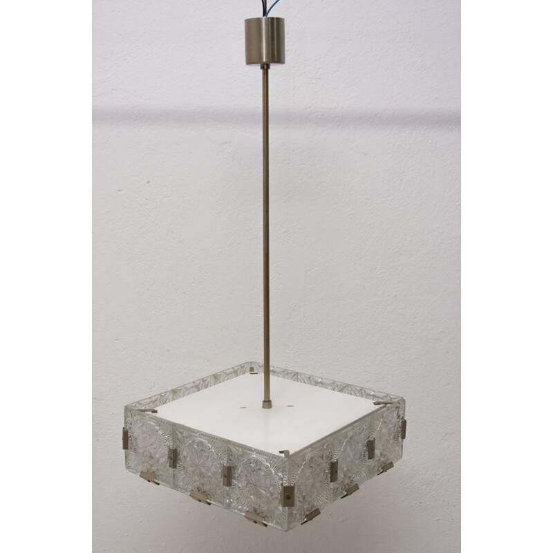 Lámpara de suspensión vintage de cristal y acero cromado de Kamenický Šenov, Checoslovaquia 1970