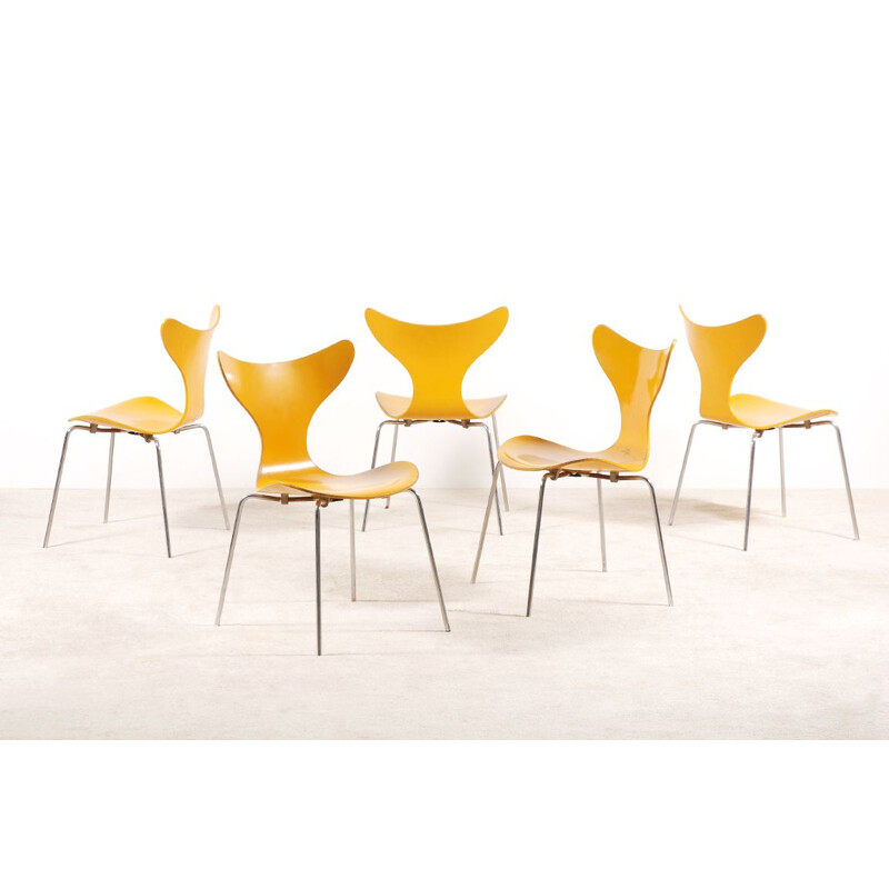 Set of 5 vintage chairs model 3108 by Arne Jacobsen for Fritz Hansen, 1968