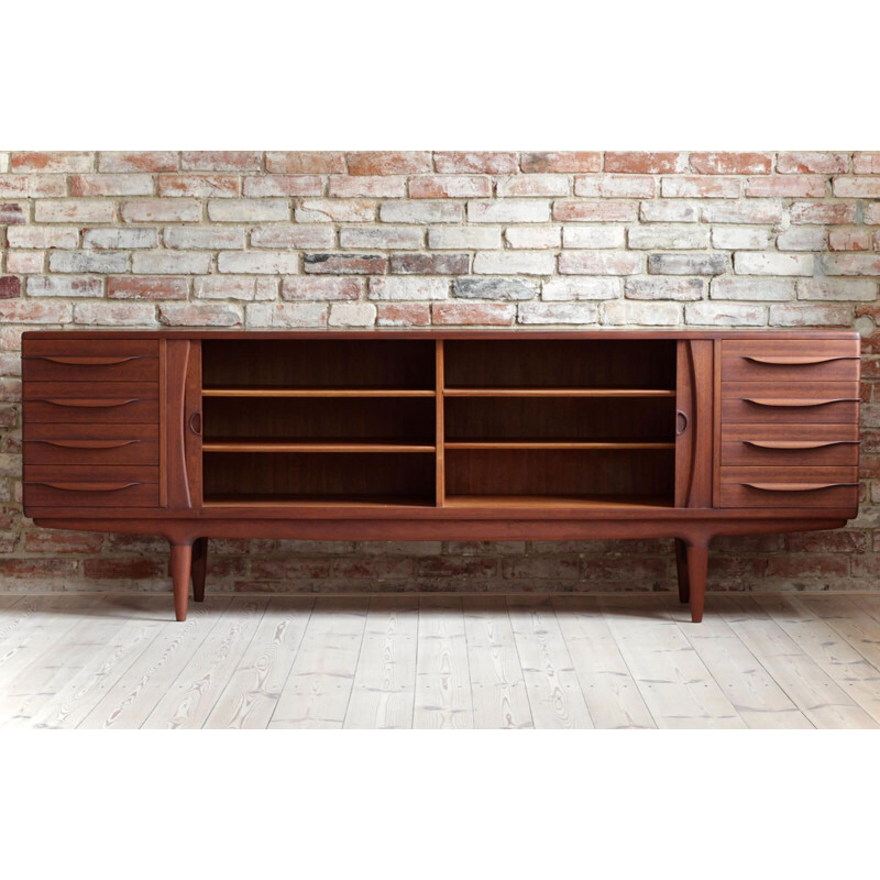 Enfilade vintage en teck par Johannes Andersen pour Uldum Mobelfabrik Danois 1960