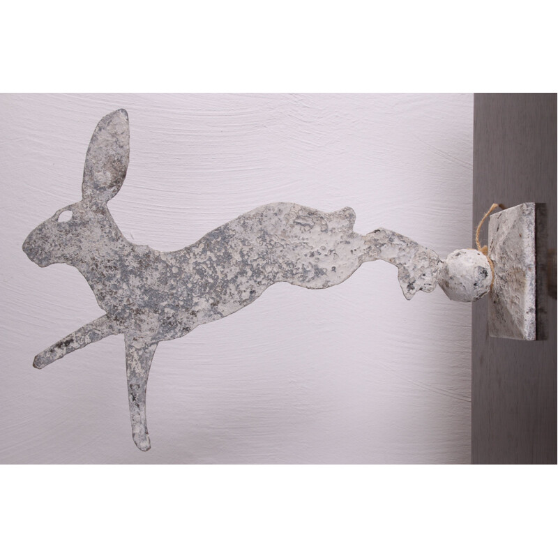 Conejo vintage de metal oxidado, Inglaterra