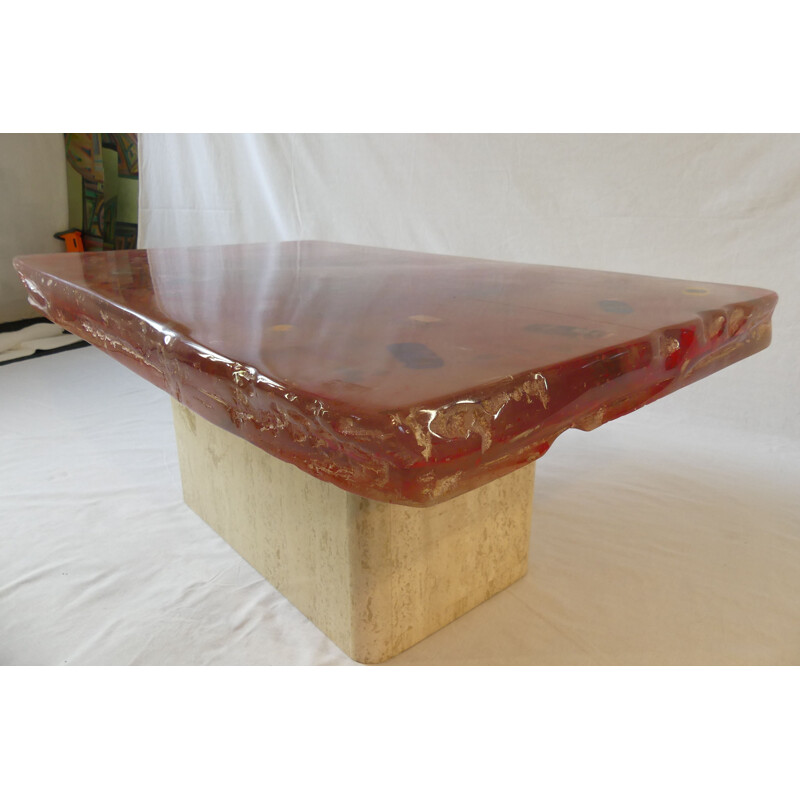Table basse vintage rouge pied travertin