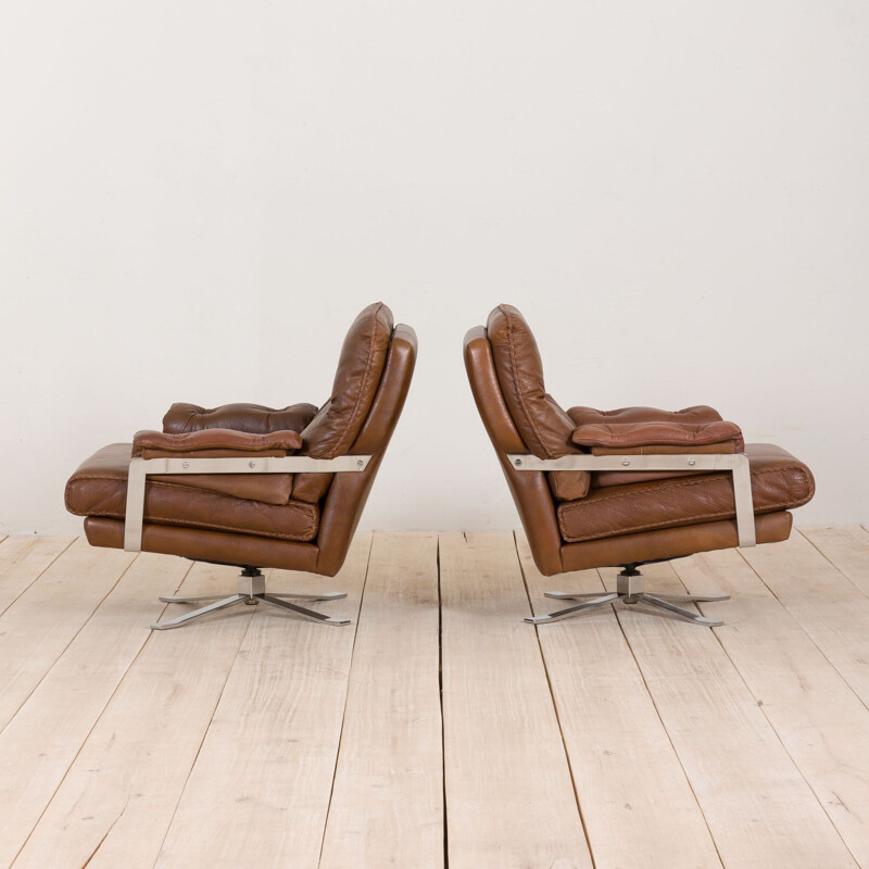 Paire de fauteuils de salon vintage pivotants en cuir de buffle brun par Aalborg Polstermobelfabrik Danemark 1970