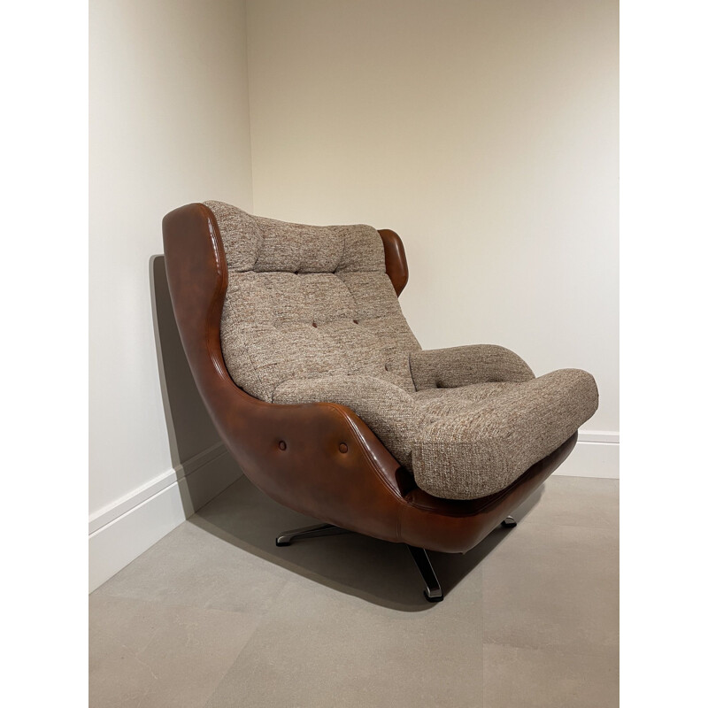 Mid century Wide Swivel Egg Armchair Danish 1970s