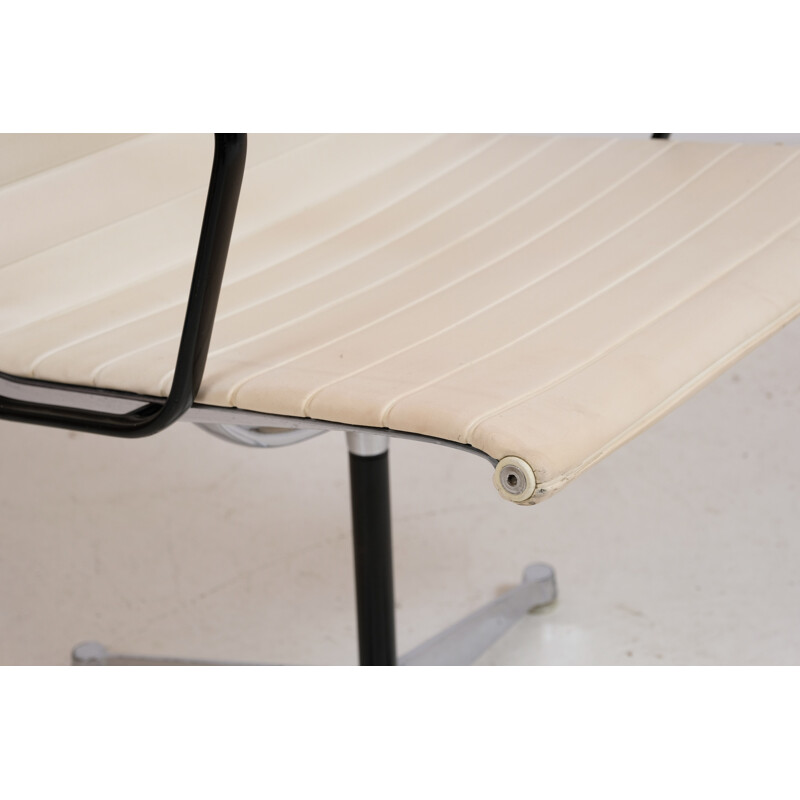 Vintage skai armchair Herman miller Eames 1960s