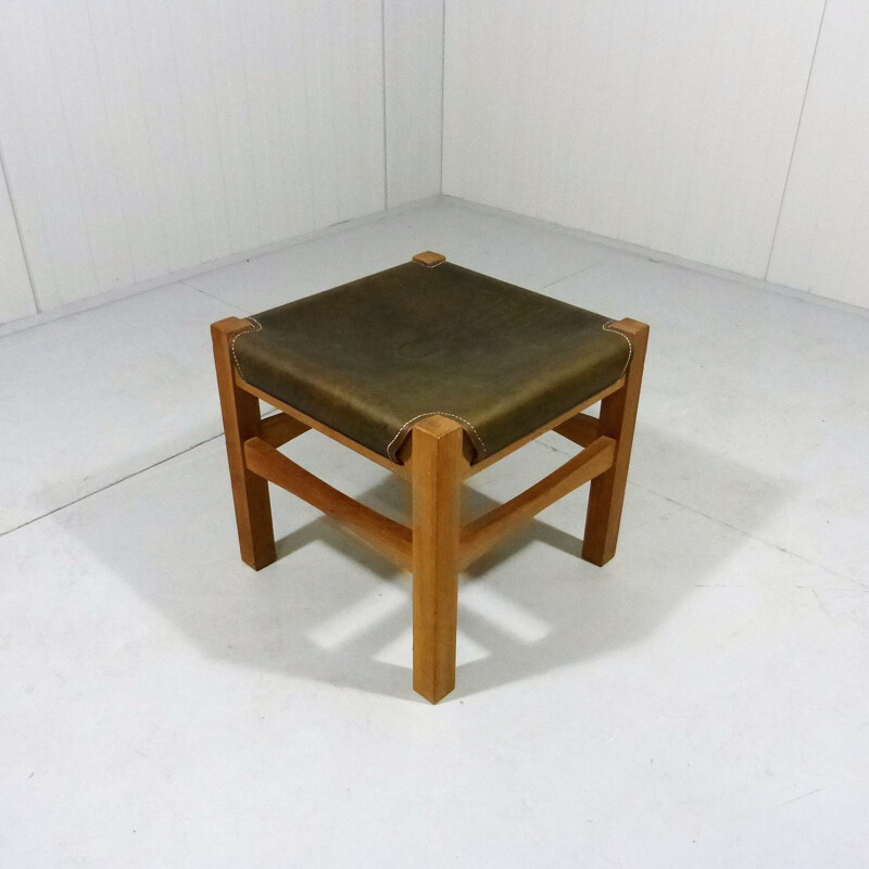 Tabouret vintage en bois robuste avec siège en cuir de selle, 1970