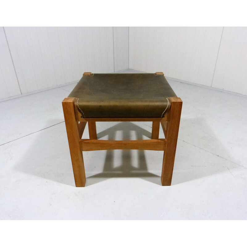 Taburete vintage de madera con asiento de cuero, 1970