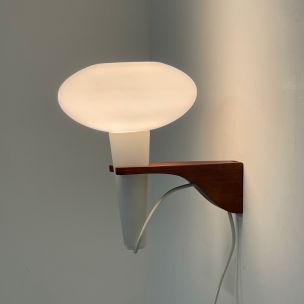 Lampe murale vintage champignon en teck et verre blanc par Artimeta, 1960