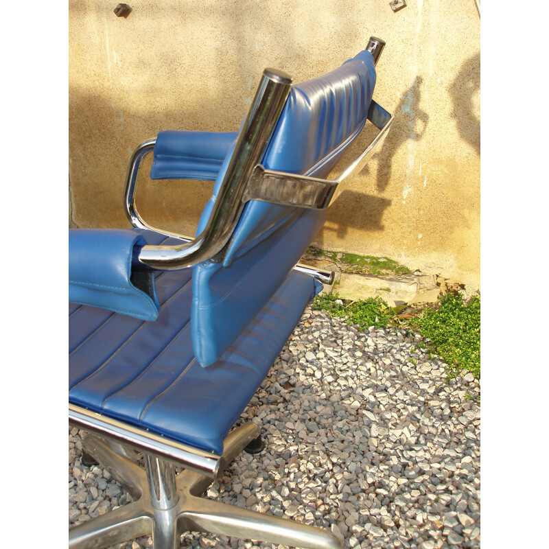 Vintage blue swivel office armchair 1970