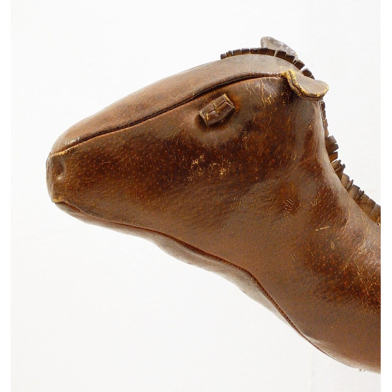 Repose-pieds vintage 'Snooty' en cuir camel par Dimitri Omersa 1965