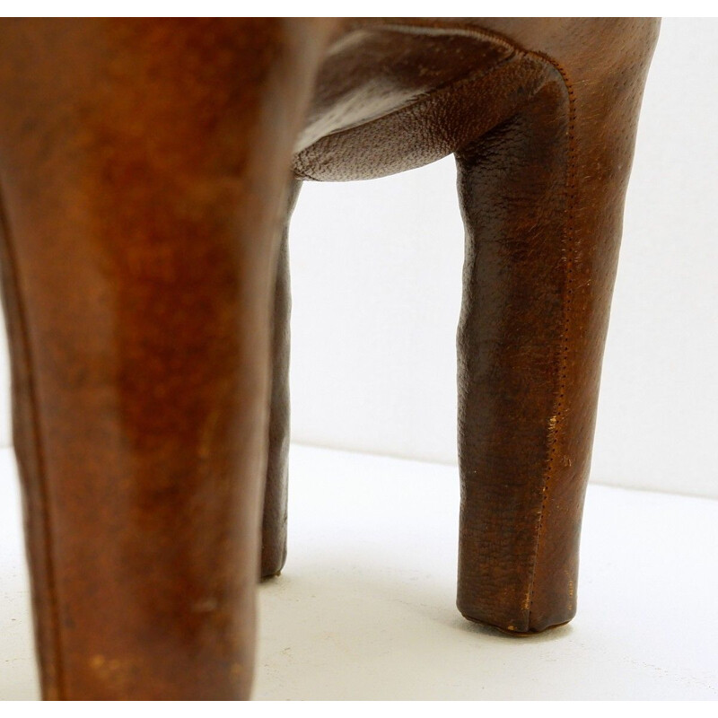 Repose-pieds vintage 'Snooty' en cuir camel par Dimitri Omersa 1965