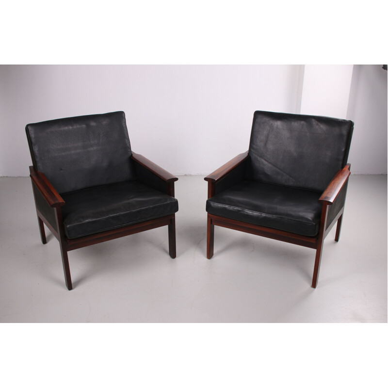 Pair of vintage Capella black leather armchairs by Illum Wikkelso 1958