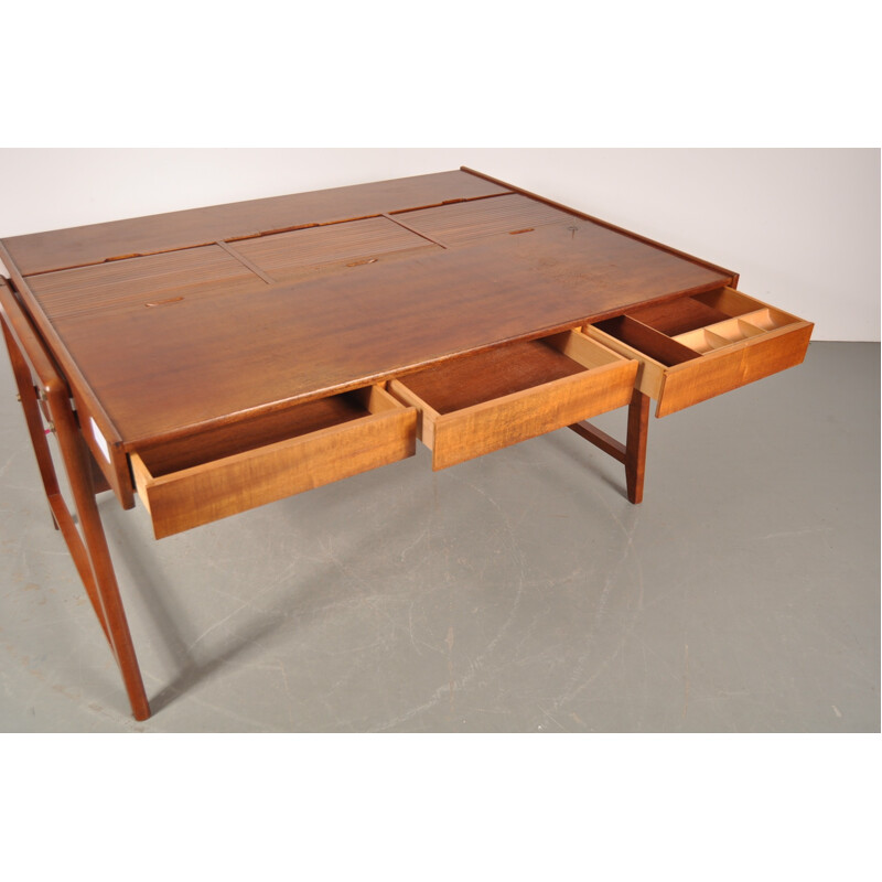 Bureau Eden scandinave en bois avec tiroirs tamboures,  CLAUSEN & MAERUS - 1960