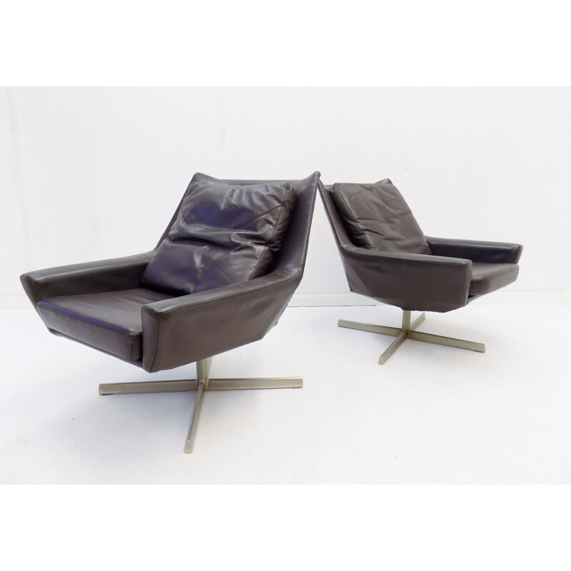 Pair of vintage brown leather lounge armchairs by W.Knoll 1960