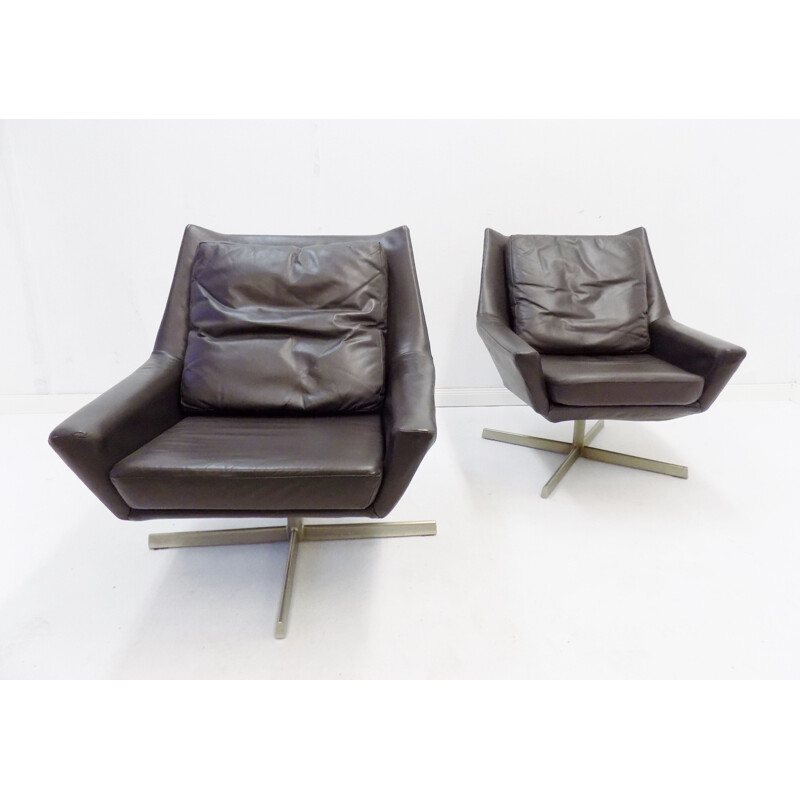 Pair of vintage brown leather lounge armchairs by W.Knoll 1960