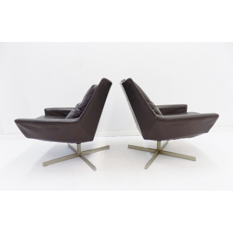 Pair of vintage brown leather lounge armchairs by W.Knoll 1960