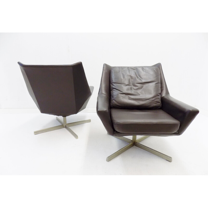 Pair of vintage brown leather lounge armchairs by W.Knoll 1960