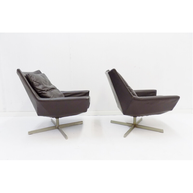 Pair of vintage brown leather lounge armchairs by W.Knoll 1960