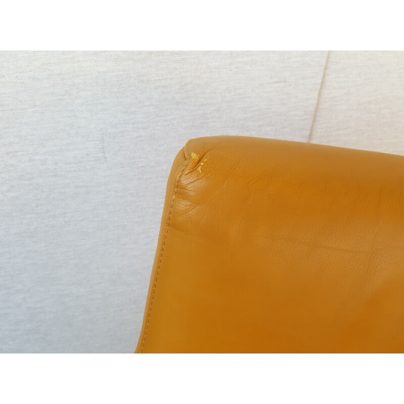 Vintage Leather Armchair in Yellow from Leolux