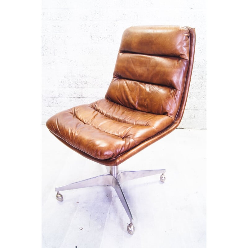 Paire de chaises vintage pivotantes en cuir Cognac