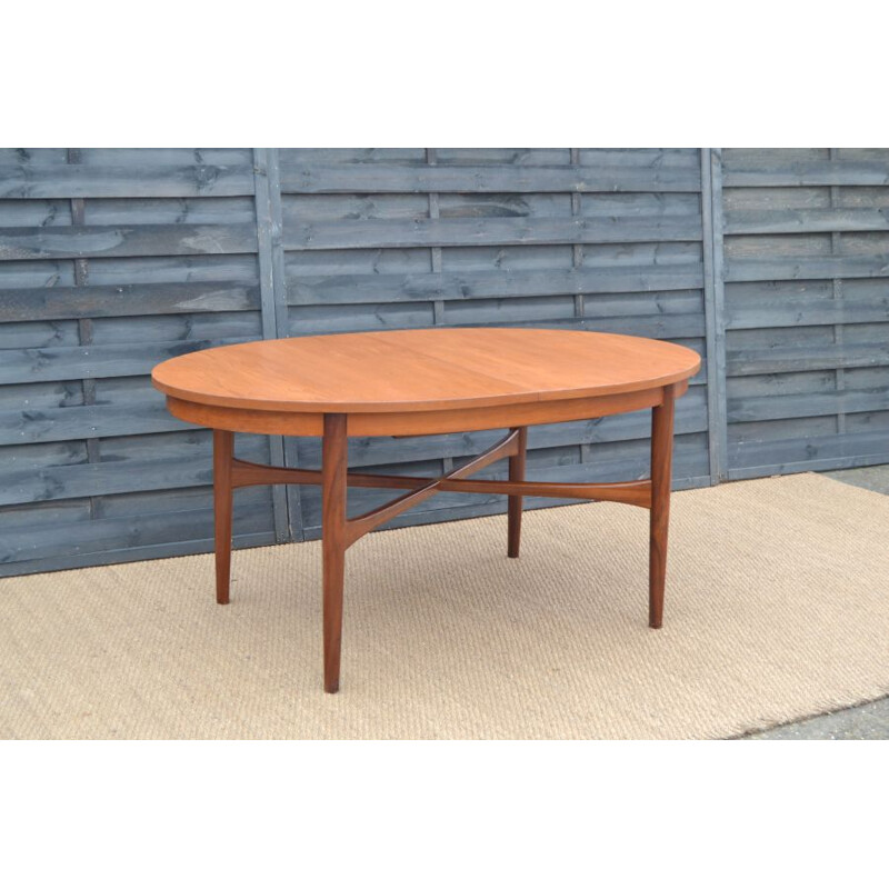 Vintage Extendable Dining Table by Beithcraft