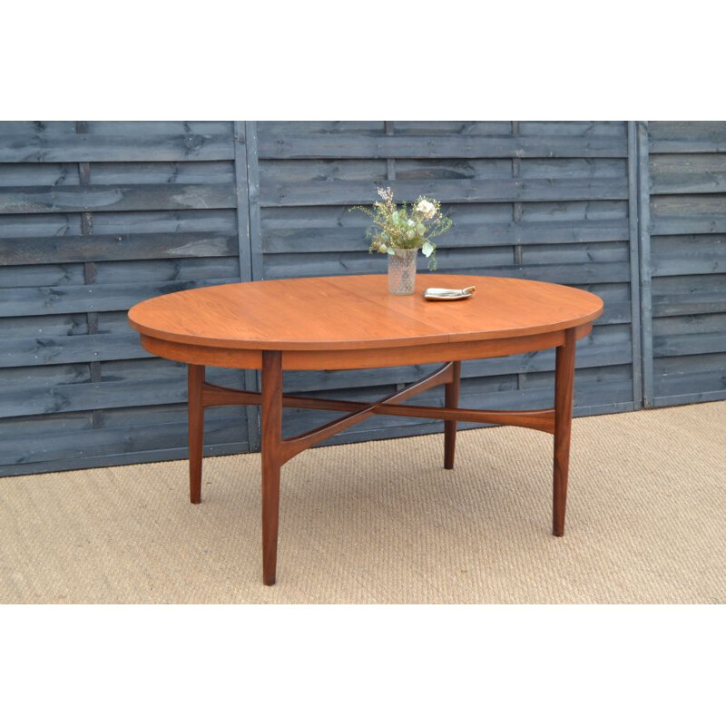 Vintage Extendable Dining Table by Beithcraft