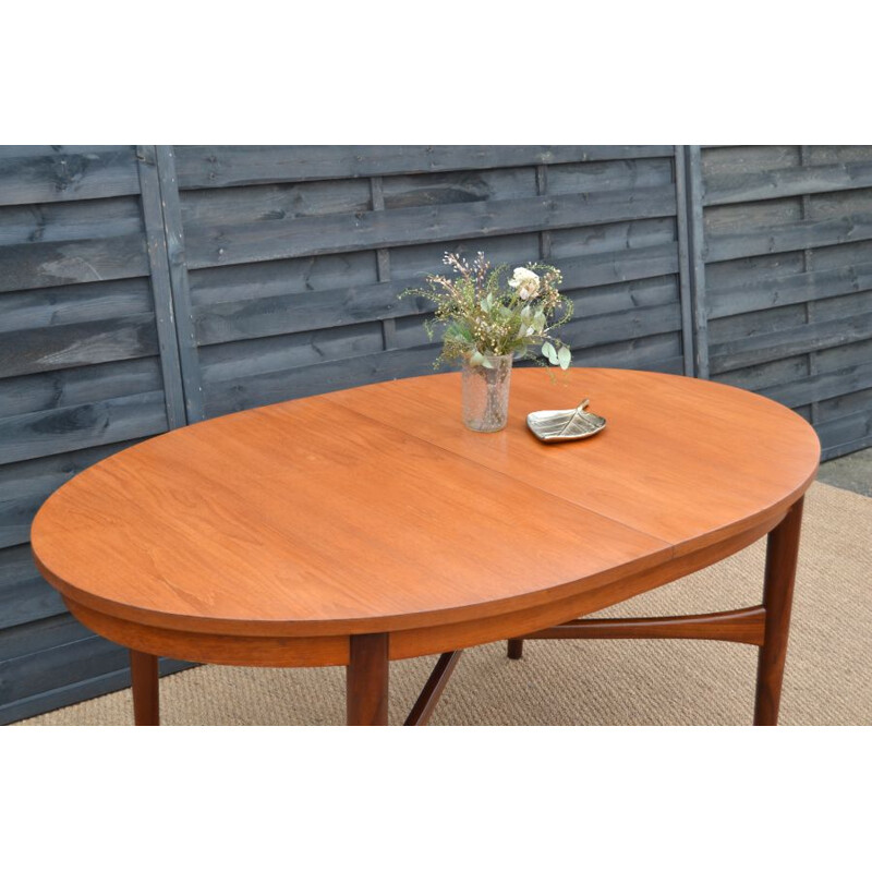Vintage Extendable Dining Table by Beithcraft