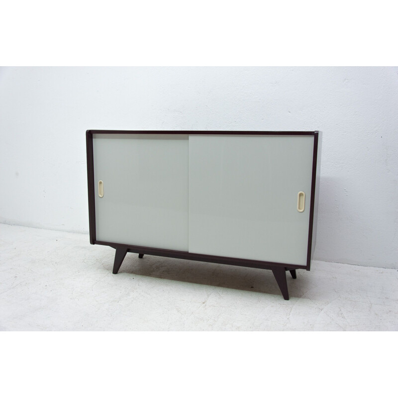 Credenza moderna vintage in faggio di Jiří Jiroutek, Cecoslovacchia 1960